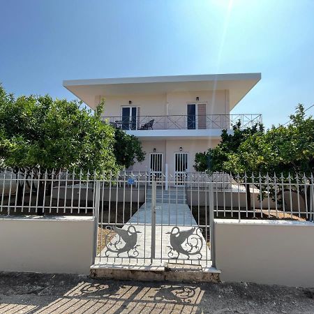 Koulouras Holiday Apartments Nikolaiika Bagian luar foto