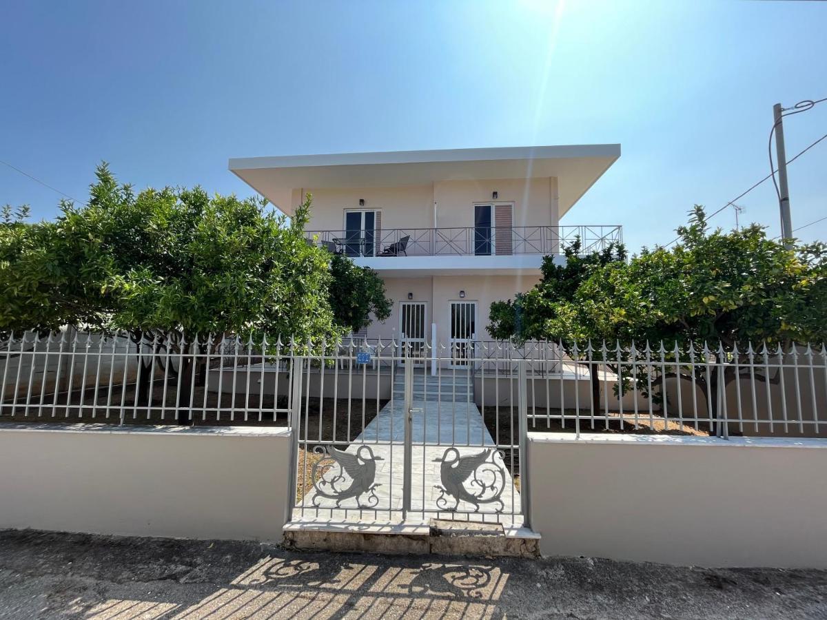 Koulouras Holiday Apartments Nikolaiika Bagian luar foto