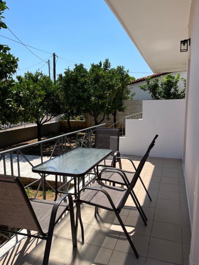 Koulouras Holiday Apartments Nikolaiika Bagian luar foto